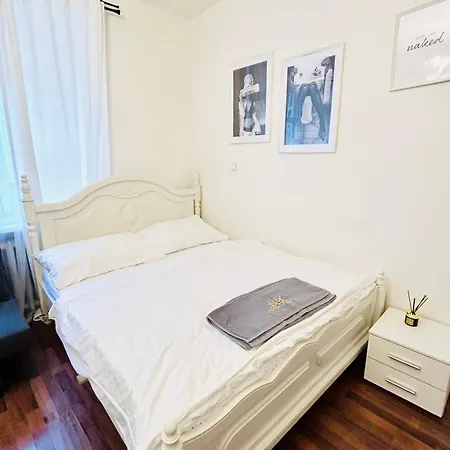 Warm And Cozy Design Center Of Διαμέρισμα